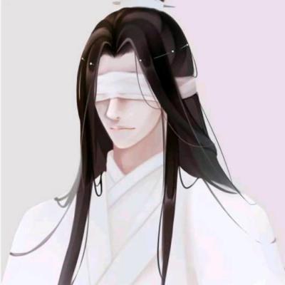 新娘轻拍沙发示意狗狗一起拍全家福